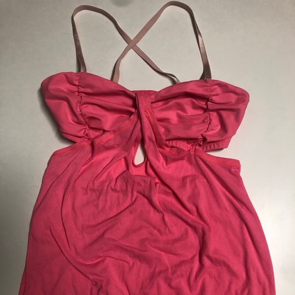 Hot or Not Lululemon tank in Flash - Picture 3 of 4